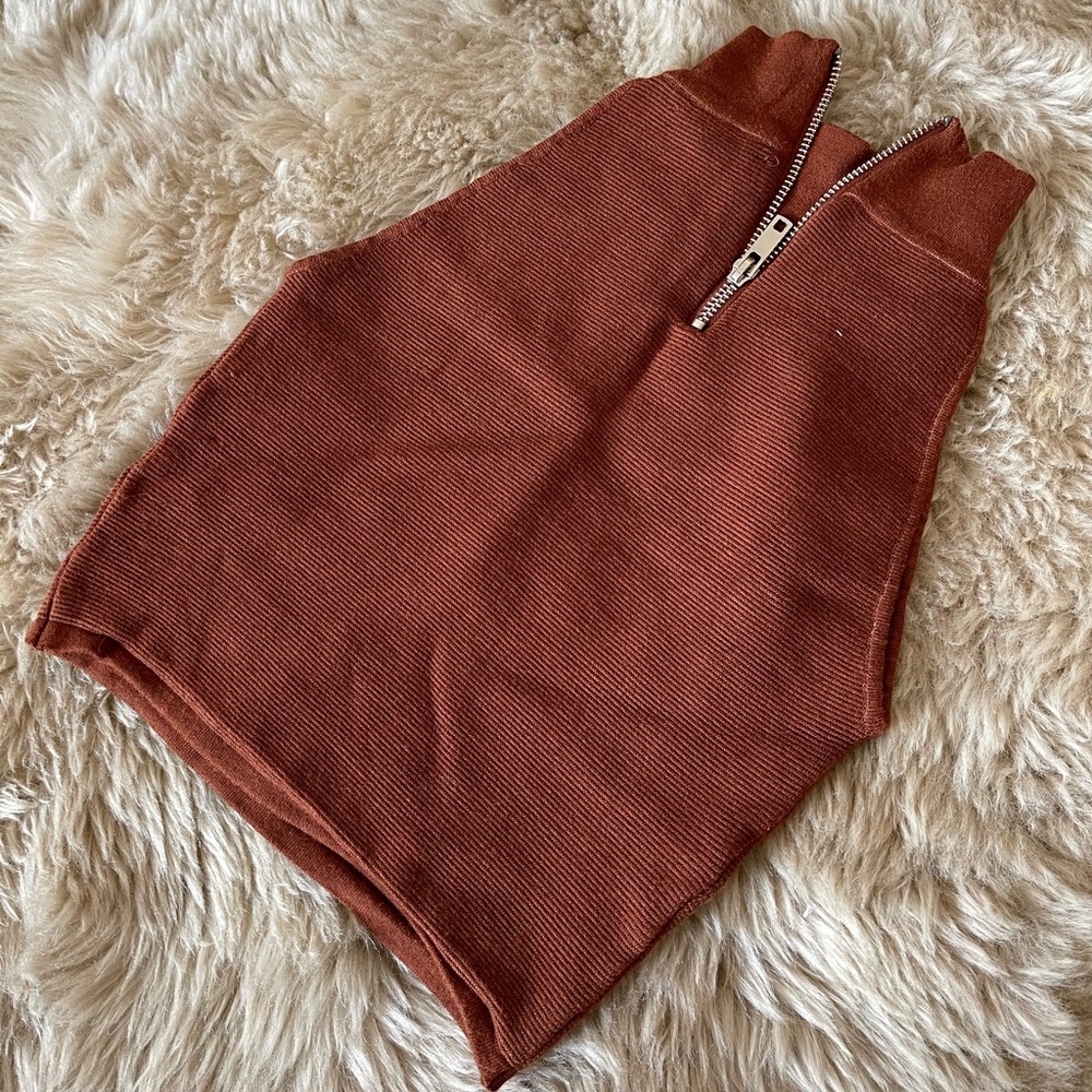Crop top - Picture 2 of 3